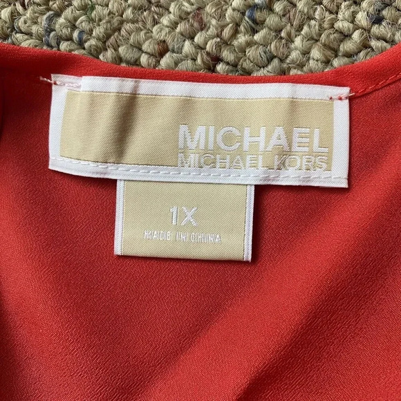 Michael Kors Womens Silky Red Sleeveless Tank Top Size 1X Gold Stud Light Casual - Picture 3 of 7